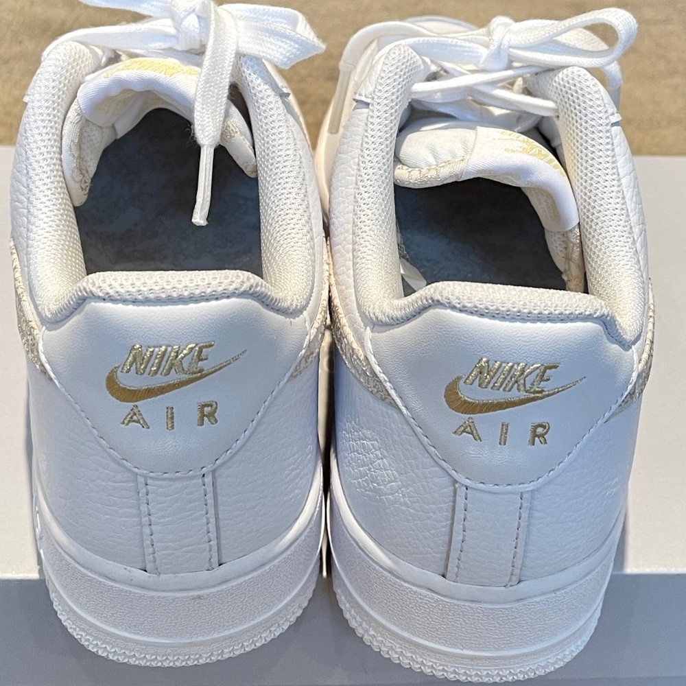 🪷Nike Air Force 1 ‘07 SE Sneakers - NWT - Size 9🪷 - Picture 4 of 8
